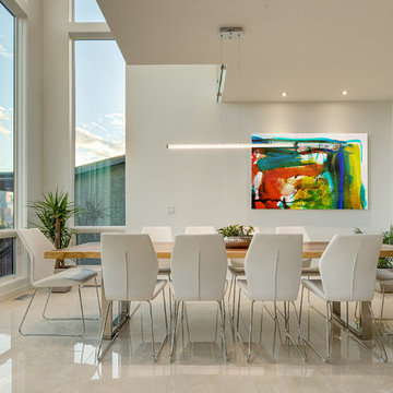 A grand and deceptively simple dining room