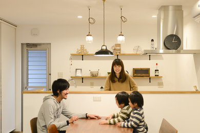 名古屋にあるミッドセンチュリースタイルのおしゃれなダイニングの写真