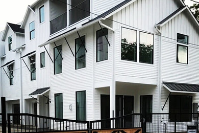 Farmhouse exterior home idea in Houston