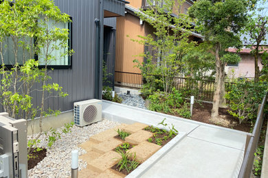 名古屋にある小さな、春のコンテンポラリースタイルのおしゃれな庭 (庭石、日向、天然石敷き) の写真