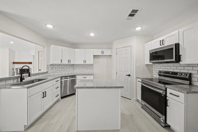 Kitchen - kitchen idea in Houston