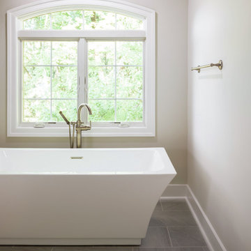 Owner's Suite Tub Vignette