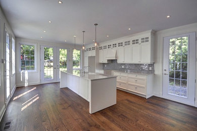Inspiration for a kitchen remodel in Montreal