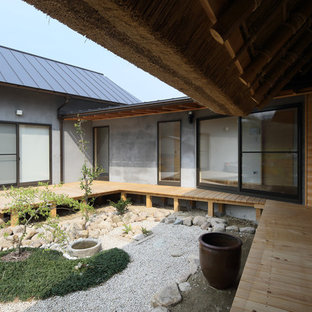 京都のアジアンスタイルのおしゃれな中庭 (ゼリスケープ、砂利舗装、半日向) の写真