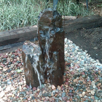 Fountainscapes: Bubbling Boulder, Spilling Urns, and Other Vignette Fountains
