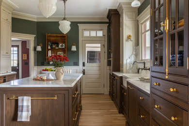 Example of a classic home design design in Seattle