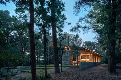 Home design - mid-sized modern home design idea in Dallas