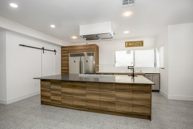 Example of a minimalist kitchen design in Los Angeles