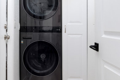 Laundry room - shabby-chic style laundry room idea