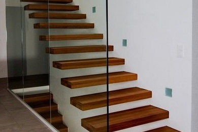 Idée de décoration pour un escalier design.