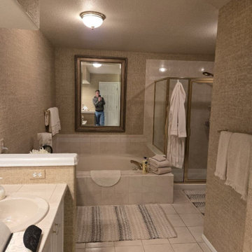 Wallpaper installation Bathroom in Tucson