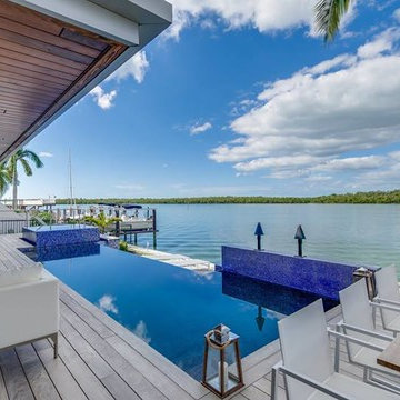 Exterior Home Photos in Naples