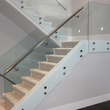 Class railing and class door