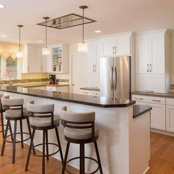 Spacious Contemporary Kitchen