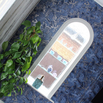 Refined Luxury: Navy and Silver Lounge Concept