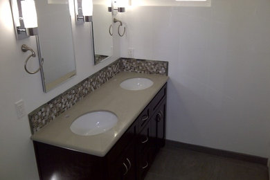 Inspiration for a timeless bathroom remodel in Los Angeles