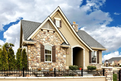 Design ideas for a transitional home design in Boise.