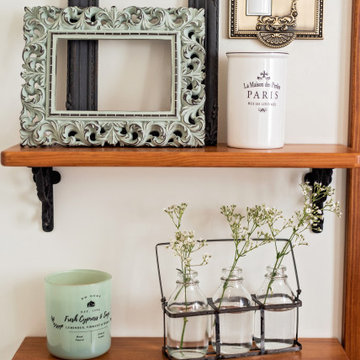 Stone Oak Manor Bed and Breakfast - Closet to Full Bath