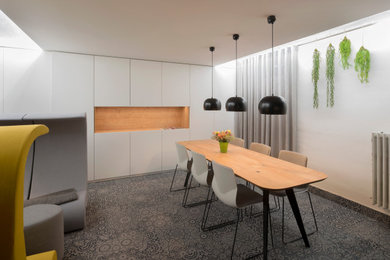 Modernes Wohnzimmer in Sonstige