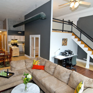 Lakeview Dramatic Loft w 16' ceilings