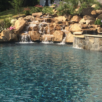 Custom Pools & Spas