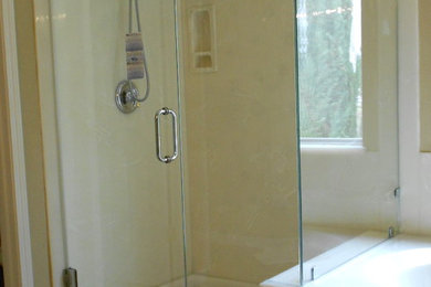 Example of a classic bathroom design in San Francisco