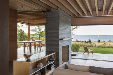 Example of a minimalist patio design in New York