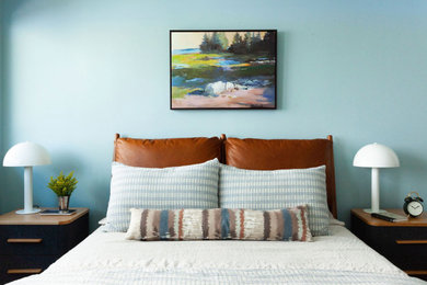Bedroom - modern bedroom idea in Seattle