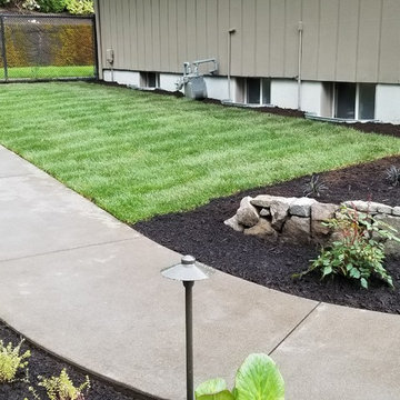 Clackamas Front Yard