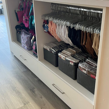 SIMPLE CLEAN RETAIL DISPLAY- OFFERING EXCEPTIONAL STORAGE & ORGANIZATION