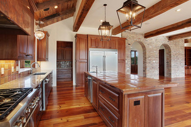 Design ideas for a traditional kitchen in New Orleans.