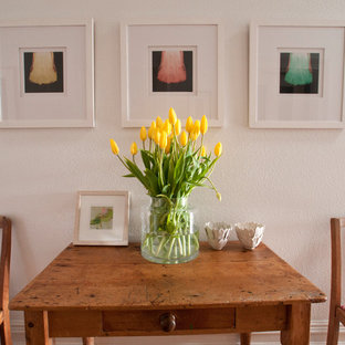 Example of an eclectic home design design in Perth
