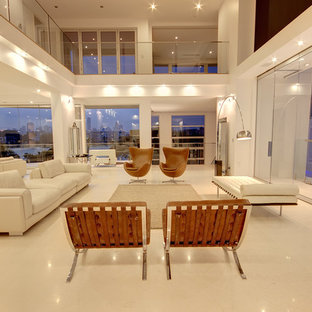 Idéer för att renovera ett mycket stort funkis allrum med öppen planlösning, med travertin golv