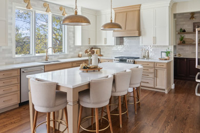 Example of a kitchen design in Minneapolis