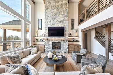 Home design - farmhouse home design idea in Milwaukee