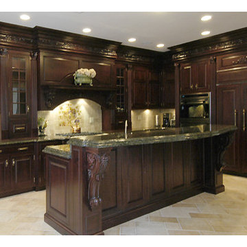 Traditional Kitchen in Dark Wood