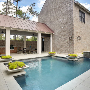 ニューオリンズのオーダーメイドコンテンポラリースタイルのおしゃれなプールの写真