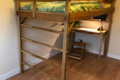 オックスフォードシャーにあるアジアンスタイルのおしゃれな寝室のインテリア