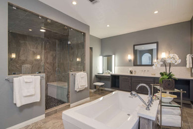 Example of a bathroom design in Tampa
