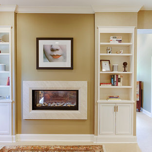 Ispirazione per una grande camera matrimoniale etnica con pareti beige, moquette, camino bifacciale e cornice del camino in pietra