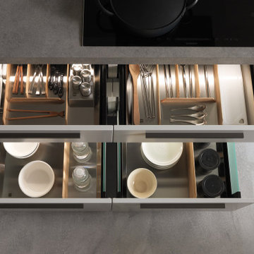 White and Wood Handle-less Italian kitchen