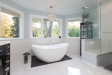 Example of a trendy bathroom design in Toronto