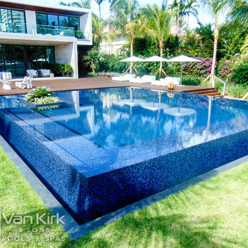 Infinity Wet Edge Swimming Pool and Spa in Miami Beach