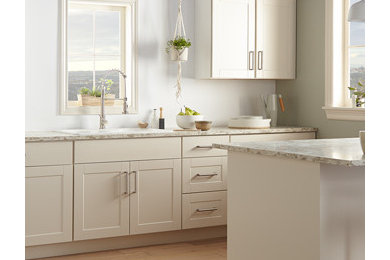 Kitchen photo in Miami