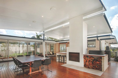 Inspiration for a modern patio in Brisbane.