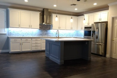 Example of a kitchen design in Sacramento