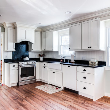 Black & White Farmhouse Kitchen