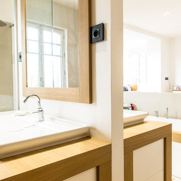 Salle de bains en medium laqué blanc et chêne