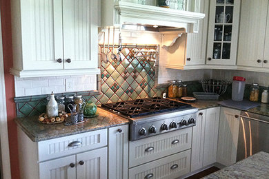 Elegant kitchen photo in New York