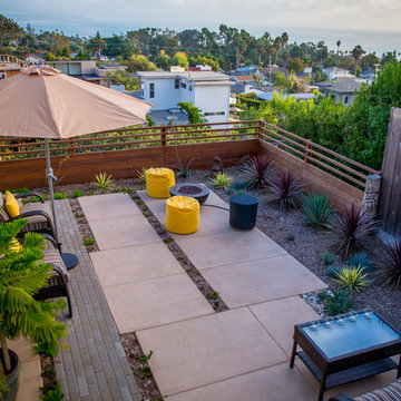 Bird Rock Beach Contemporary Design - Small Yet Functionable Entertainment Space